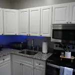 Stylish 1Br Unit W/Free Parking-Walk To Metro