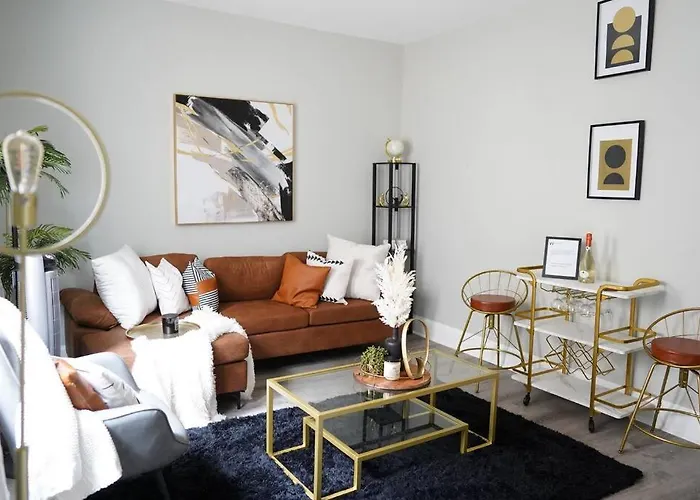 Stylish 1Br Unit W/Free Parking-Walk To Metro
