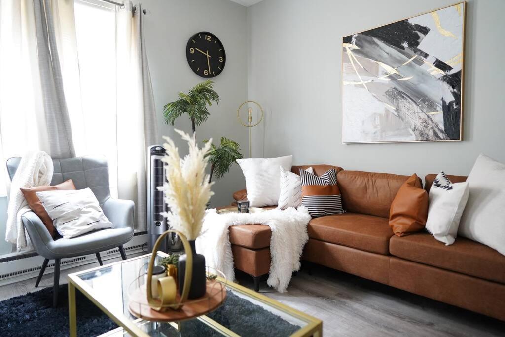 Stylish 1br Unit W/free Parking-walk To Metro Apartment